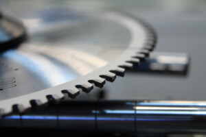 close up shot of circular saw blade