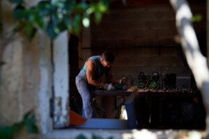 male using jigsawsaw to cut metal